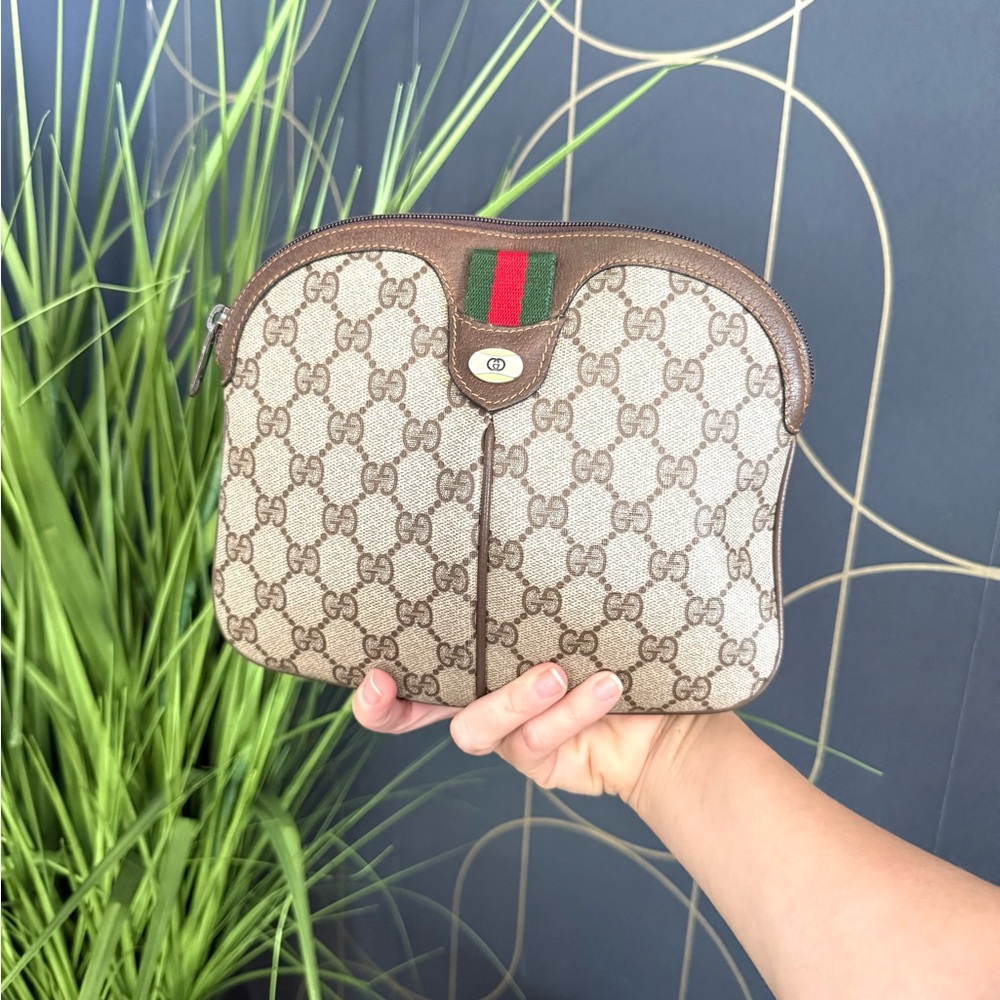 Authentic Gucci brown monogram coated canvas crossbody bag - Picture 2 of 16